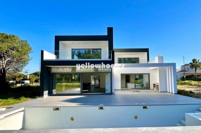 Unique contemporary villa under construction frontline golf in Vila Sol 